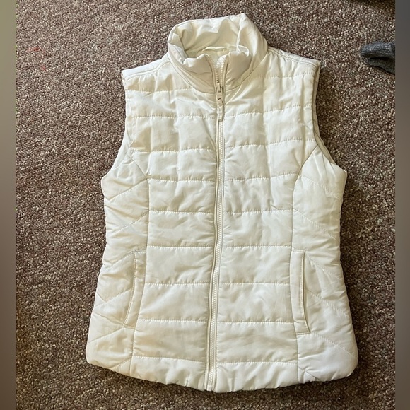 Aeropostale Jackets & Blazers - Aeropostale White Quilted Vest